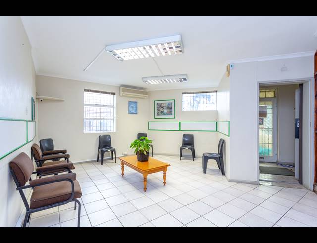160M² OFFICE TO LET IN MOWBRAY